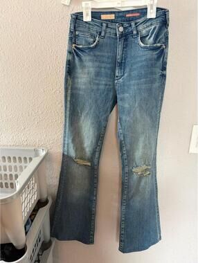 Pilcro The Icon Kick Flare Jeans size 25. Inseam is 30in